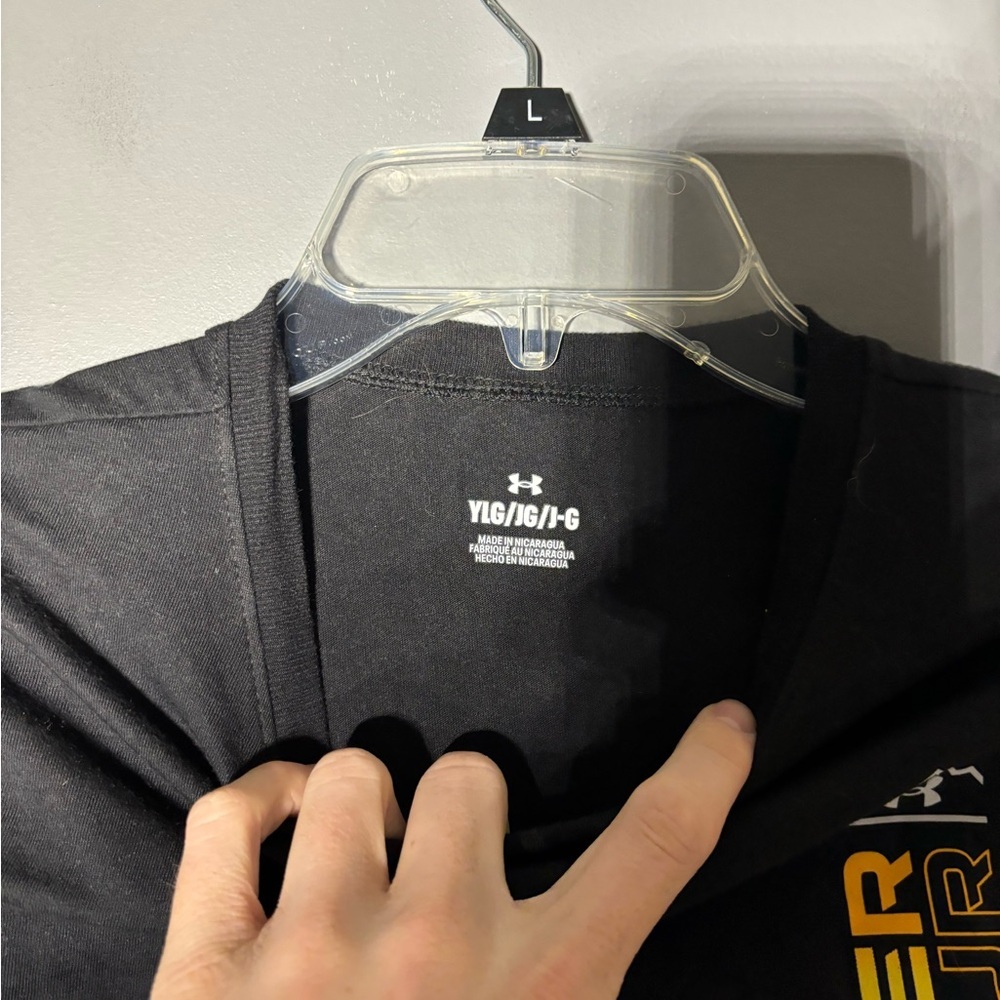 Under Armor Gradiest Banner Long Sleeve Boys Size Large - Picture 5 of 5
